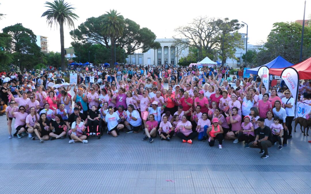 ZUMBA ROSA: PLAZA SAN MARTÍN FUE ESCENARIO DE UNA MULTITUDINARIA ACTIVIDAD POR EL MES DE LA CONCIENTIZACIÓN SOBRE EL CÁNCER DE MAMA