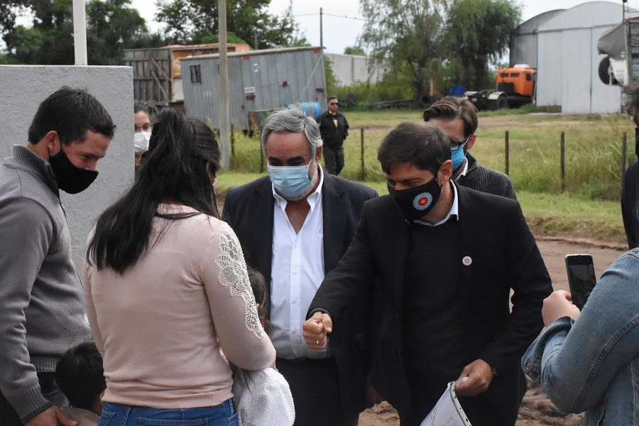 CON LA PRESENCIA DEL GOBERNADOR AXEL KICILLOF Y DEL INTENDENTE MIGUEL FERNÁNDEZ SE ENTREGARON 11 VIVIENDAS EN TREINTA DE AGOSTO