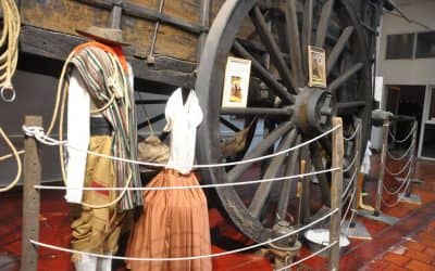 Se inauguró una muestra de trajes latinoamericanos en la Comandancia