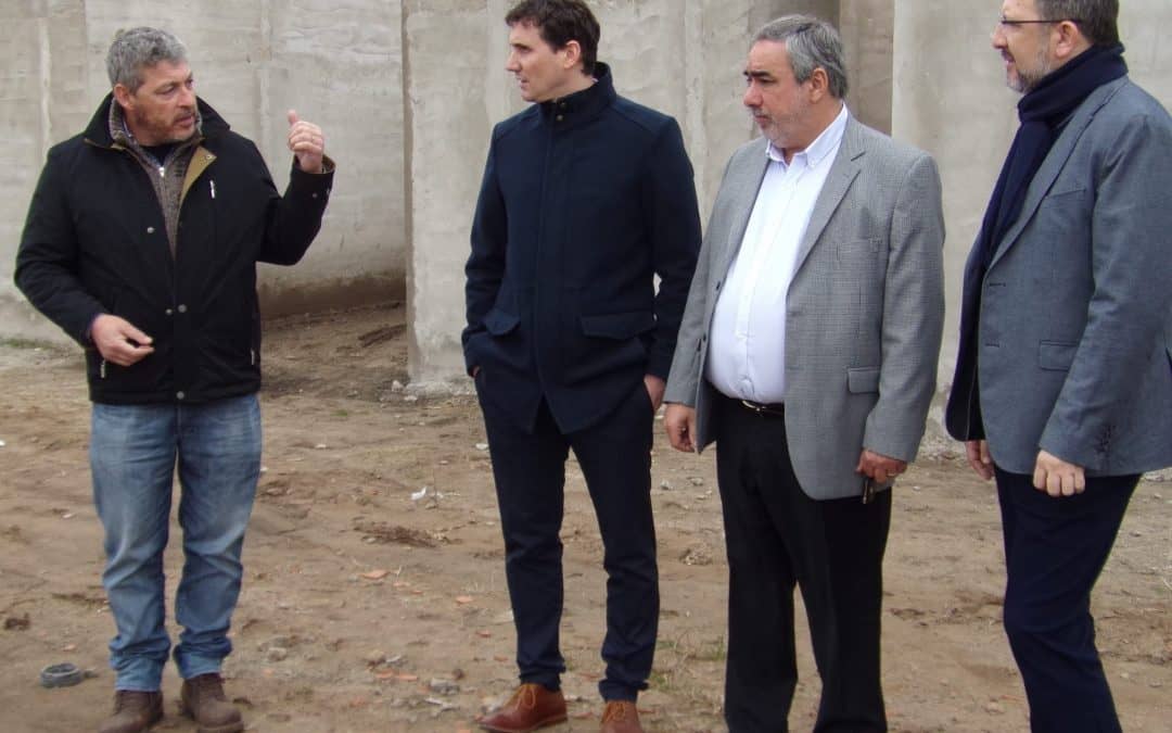 EL INTENDENTE RECORRIO LA AMPLIACION URBANA CON EL SUBADMINISTRADOR DEL INSTITUTO DE LA VIVIENDA Y EL SECRETARIO GENERAL DE GOBIERNO BONAERENSE