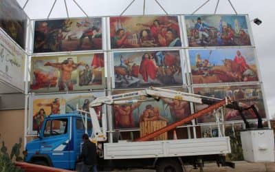 VOLVIERON A COLOCAR LAS GIGANTOGRAFIAS DE LOS MURALES DE CAMPODONICO EN EL FRENTE DEL MUSEO HISTORICO REGIONAL