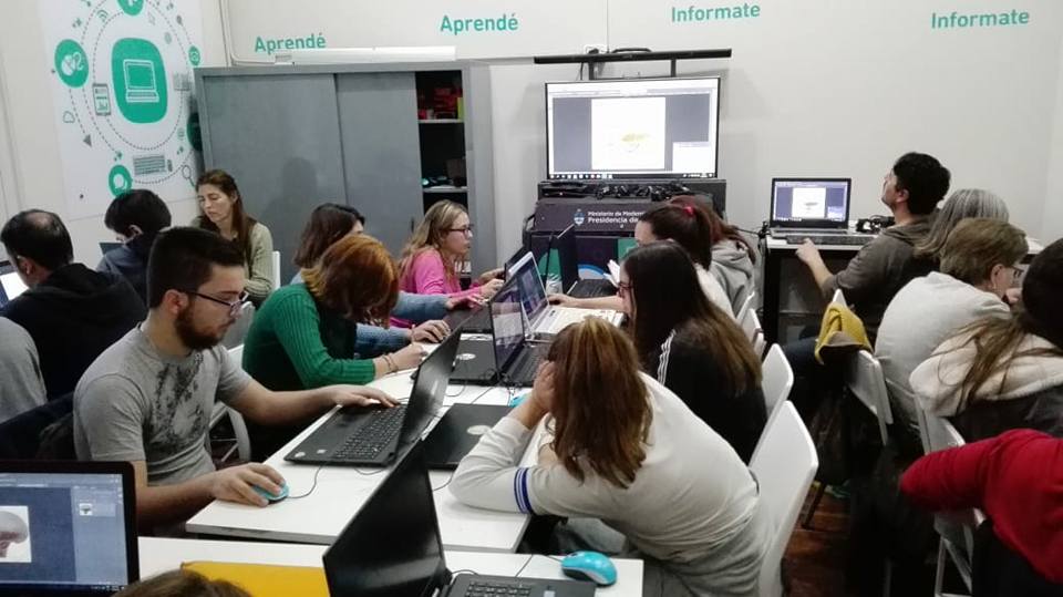 COMENZO CON CUPO COMPLETO Y LISTA DE ESPERA EL CURSO BÁSICO DE PHOTOSHOP EN EL CLUB SOCIAL DE INNOVACIÓN