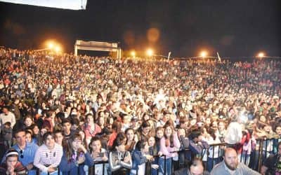EL ANFITEATRO CACIQUE PINCEN QUEDO CHICO: GRAN ACTUACION DE ARTISTAS LOCALES Y ESPECTACULAR PRESENTACION DE “TOCO PARA VOS”, POR EL DIA DEL ESTUDIANTE