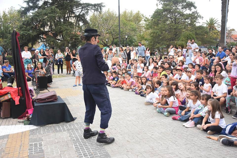 “MiTrenqueEsAsi” INVADIO LA PLAZA CON UNA PROPUESTA MARCADA POR LA GRAN PARTICIPACION DE LOS VECINOS