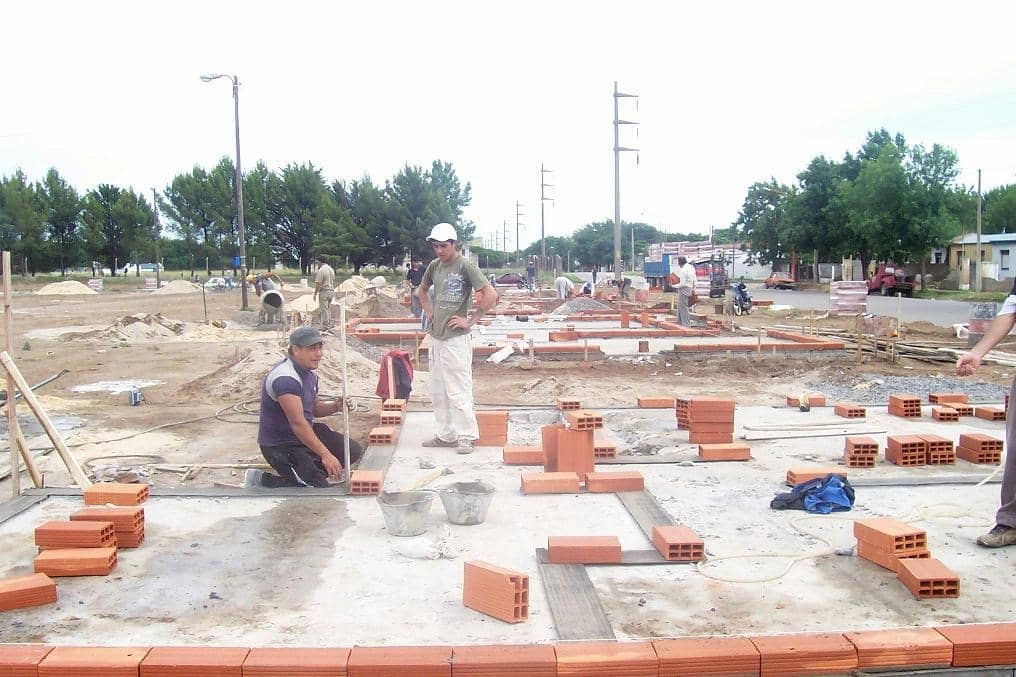 Comenzó la obra de 52 casas en la chacra 116