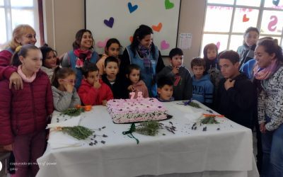LA ESCUELA MUNICIPAL DE BERUTI CUMPLIÓ SUS 75 AÑOS Y VECINOS Y ALUMNOS LE HICIERON UN MURAL DE REGALO