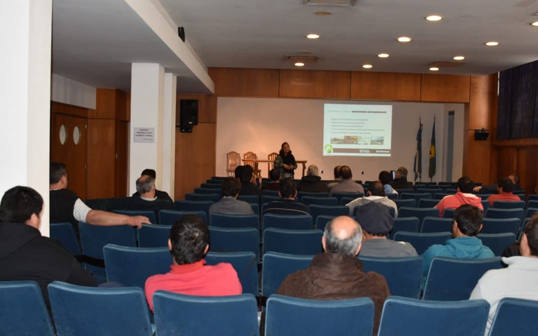 AMBIENTE DIÓ HOY LA ÚLTIMA INSTANCIA DE CAPACITACIÓN PARA RENOVAR EL CARNET MUNICIPAL PARA APLICADORES TERRESTRES