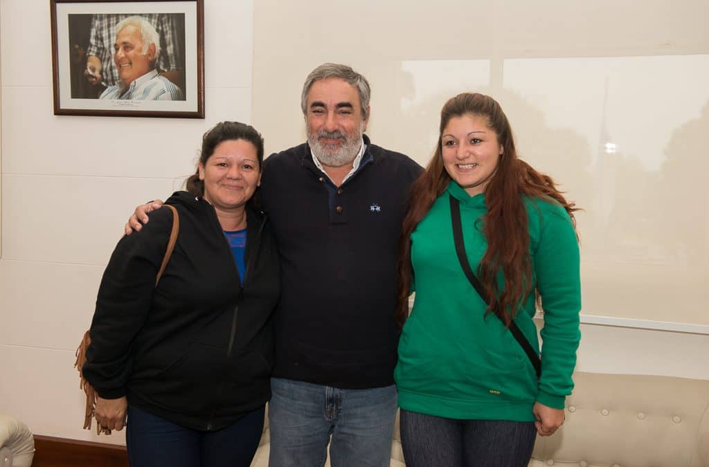 Fernández recibió a la joven abanderada distinguida por la Provincia