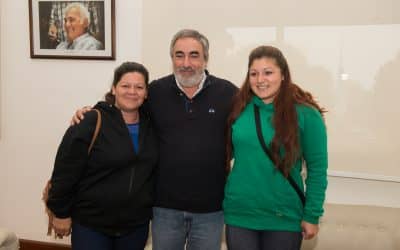 Fernández recibió a la joven abanderada distinguida por la Provincia