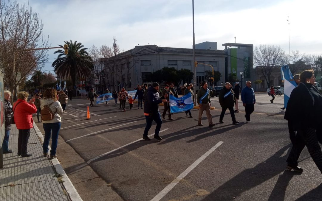 LOS ACTOS POR EL DÍA DE LA BANDERA CONTARON CON EL ACOMPAÑAMIENTO DE EX COMBATIENTES, DE LA COMPAÑÍA DEFENSA Y SEGURIDAD BAM MALVINAS