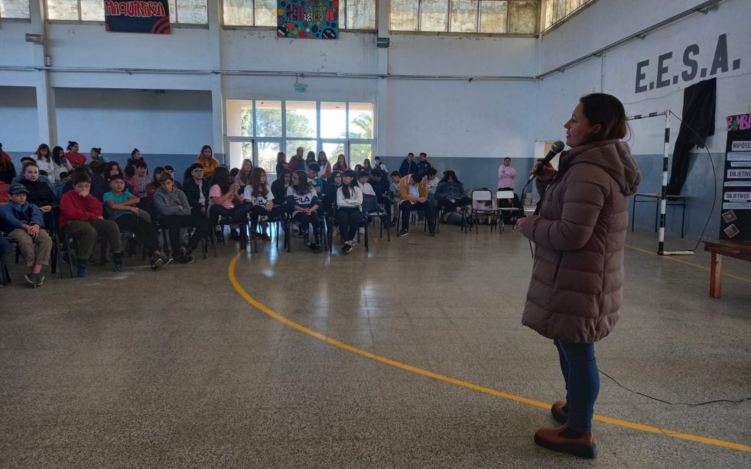LA EXPOSICIÓN DE PROYECTOS Y UNA CHARLA EN LA ESCUELA AGROPECUARIA DE 30 DE AGOSTO DIERON INICIO A LAS ACTIVIDADES POR LA SEMANA DEL ÁRBOL