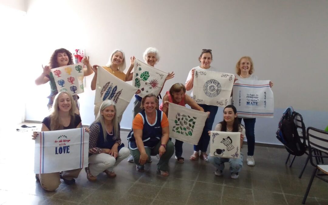 INTERCAMBIO CREATIVO ENTRE LOS ALUMNOS DE LOS CURSOS DE ITALIANO Y DE PINTURA DECORATIVA DE LA ESCUELA MUNICIPAL