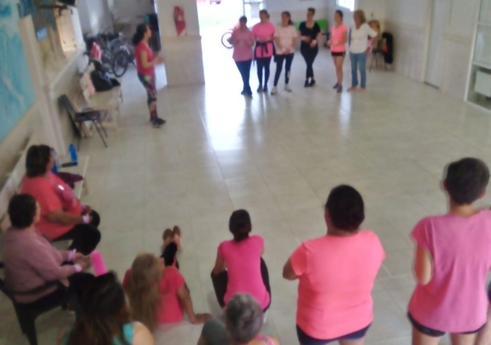 OCTUBRE ROSA: ALEGRÍA, COMPAÑERISMO Y EMOCIONES COMPARTIDAS, EN LA ACTIVIDAD QUE SE REALIZÓ EN EL SUM CHIQUITO TELLO