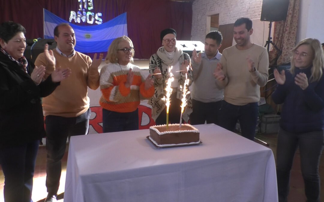 EN EL ACTO POR EL 113° ANIVERSARIO DE GIRODÍAS, EL INTENDENTE FRANCISCO RECOULAT ENTREGÓ UN CARDIODESFIBRILADOR Y HUBO RECONOCIMIENTOS A DEPORTISTAS