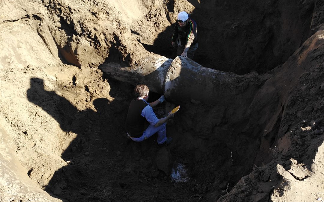 EL MUNICIPIO REPARÓ UN TRAMO DEL ACUEDUCTO DE MARI LAUQUEN, EN CALLE RURAL 302, CERCA DE LA PLANTA URBANA