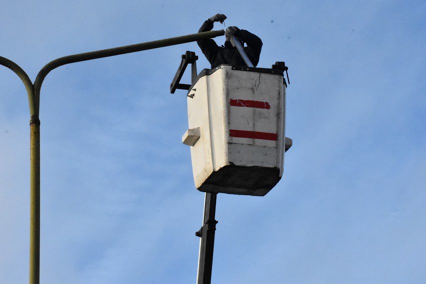 EL MUNICIPIO REALIZÓ EL RECAMBIO DE LUMINARIAS EN LA CALLE AGUSTÍN ÁLVAREZ E INICIA LA TERCERA ETAPA DEL PROGRAMA “ARGENTINA HACE” EN EL ACCESO GARCÍA SALINAS