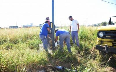 El Municipio coloca alumbrado público en el loteo Alastuey