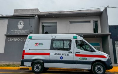 EL INTENDENTE FRANCISCO RECOULAT ENTREGÓ UNA AMBULANCIA 0 KM DE ALTA COMPLEJIDAD AL HOSPITAL MUNICIPAL DE 30 DE AGOSTO