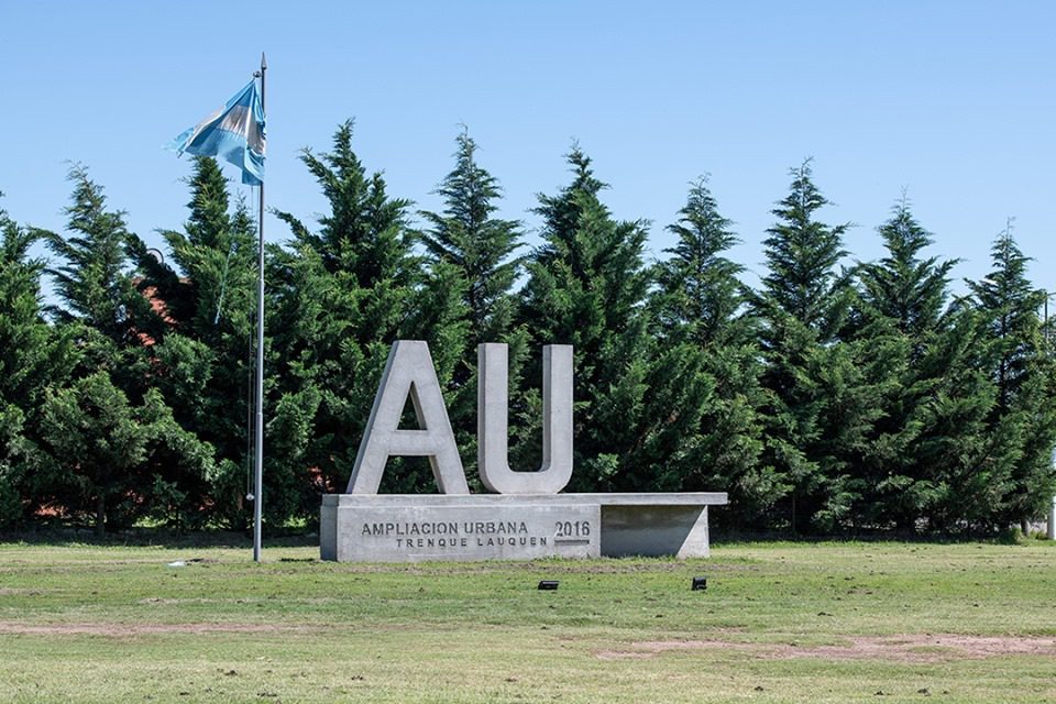 INVERSIÓN MUNICIPAL DE 22 MILLONES DE PESOS EN LA COMPRA DE UNA MOTONIVELADORA PARA LA AMPLIACIÓN URBANA