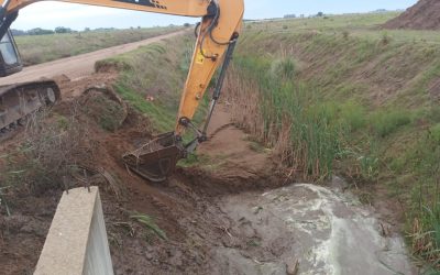 EL MUNICIPIO HIZO TAREAS DE LIMPIEZA EN EL CANAL PRINCIPAL DE DESAGÜES PLUVIALES DE LA AMPLIACIÓN URBANA