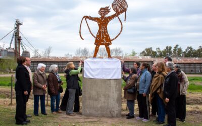 136° ANIVERSARIO DE BERUTI: SE DESCUBRIÓ UNA ESCULTURA EN HOMENAJE A LAS OBRERAS BERUTENSES