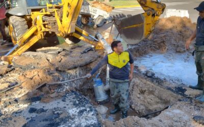 EL MUNICIPIO REPARA UN CAÑO TRONCAL DE AGUA EN DORREGO Y ALSINA, Y REALIZA TRABAJOS EN LA ESTACIÓN DE BOMBEO EN BATALLÓN II Y AVELLANEDA
