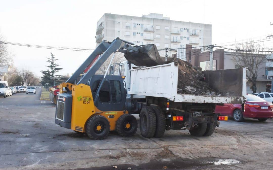 EL MUNICIPIO PAVIMENTA LAS ROTURAS QUE OCASIONÓ LA OBRA DE AGUA Y CLOACAS EN LA ZONA CÉNTRICA
