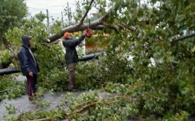 LA CALLE MONFERRAND, EN EL CRUCE CON 25 DE MAYO, MANO DEL CENTRO HACIA LAS VÍAS, ESTÁ CERRADA AL TRÁNSITO POR LA REPARACIÓN DE UN CAÑO DE LA RED DE AGUA