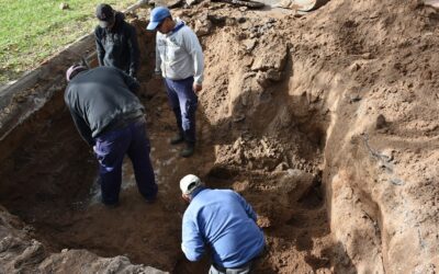 EL MUNICIPIO TRABAJA EN CALLE PRESIDENTE URIBURU AL 800 PARA REPARAR LA ROTURA DE UN CAÑO DE LOS DESAGÜES PLUVIALES
