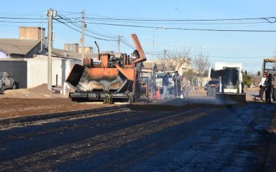EL MUNICIPIO TRABAJA EN LA PAVIMENTACIÓN DE LA CALLE MALDONADO, ENTRE CHAUMEIL Y CARLOS CASARES, UNA OBRA SOLICITADA POR LOS VECINOS/AS DEL SECTOR