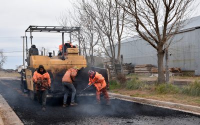 TREINTA DE AGOSTO: LA MUNICIPALIDAD TRABAJA EN LA PAVIMENTACIÓN DE CALLES