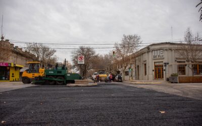 EL MUNICIPIO TRABAJA EN LA REPAVIMENTACIÓN DE LA AVENIDA VILLEGAS, EN INTERSECCIÓN CON TTE GRAL. URIBURU, DONDE SE REALIZÓ UNA OBRA DE CLOACAS