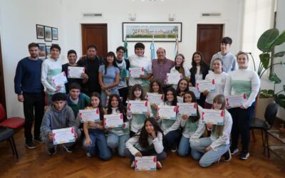 EL INTENDENTE RECIBIÓ Y ENTREGÓ RECONOCIMIENTOS A LOS ENTRENADORES Y ATLETAS DEL PÚA POR SU PARTICIPACIÓN EN EL TORNEO NACIONAL VENDIMIA 2025