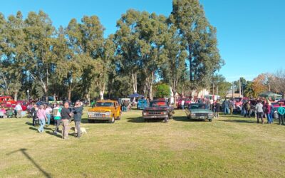 BERUTI: LAS MOTOS Y AUTOS CLÁSICOS COLMARON EL PREDIO DE LA ESTACIÓN EN UNA JORNADA QUE CONTÓ CON EL ACOMPAÑAMIENTO DE LA COMUNIDAD