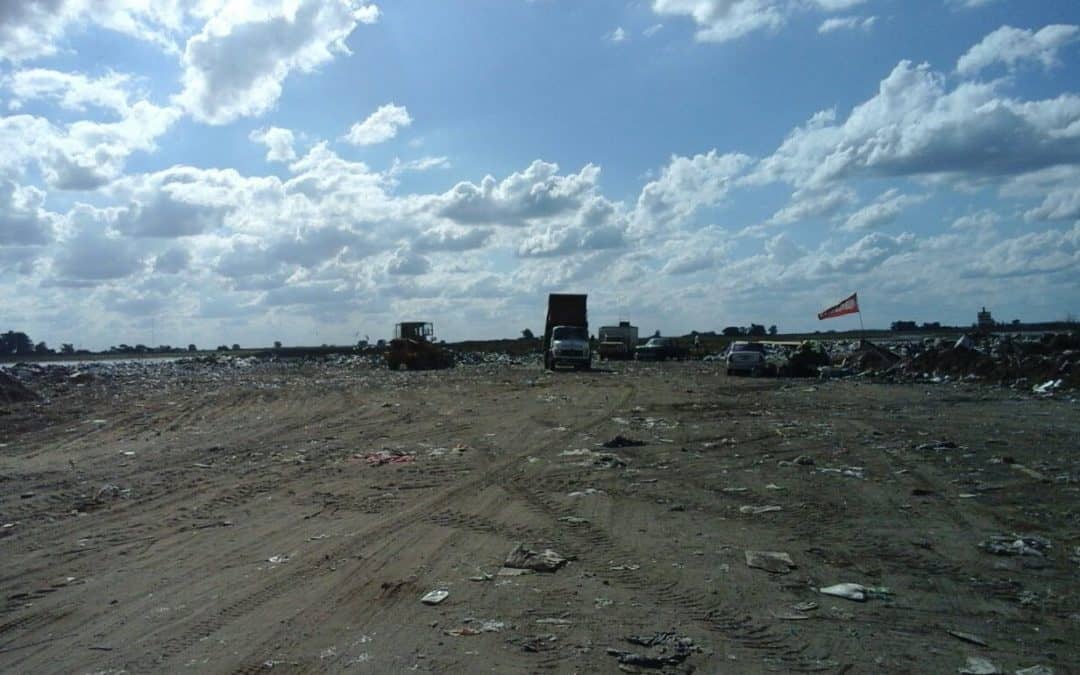 Funcionarias se reunieron con familias que trabajan en el basural