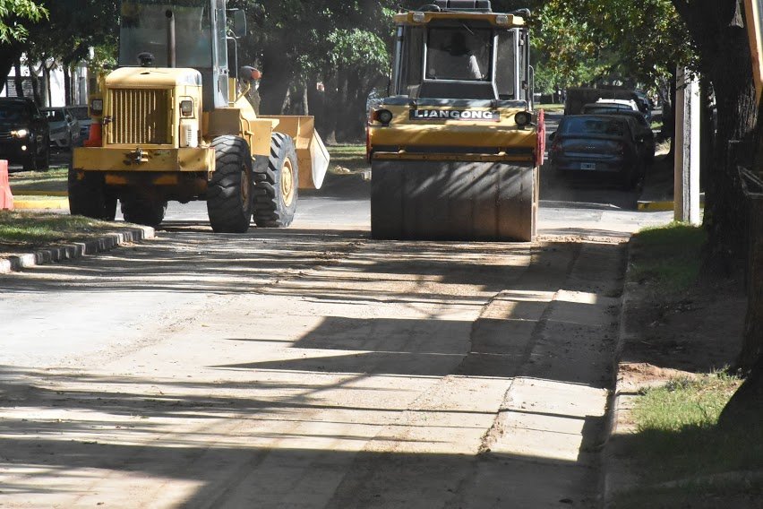 EL MUNICIPIO TRABAJA EN EL REASFALTADO DE BELGRANO, ENTRE CASTELLI Y JUAN JOSÉ PASO, Y CONTINÚA CON OBRAS EN OTRAS CALLES DE LA CIUDAD