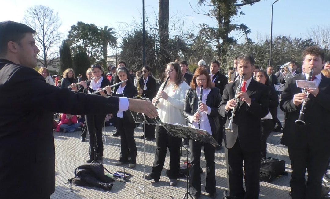 LA ORQUESTA DE GUITARRAS Y LA BANDA MUNICIPAL LUIS PEREGO OFRECERÁN UN CONCIERTO EL PRÓXIMO DOMINGO (8) EN EL TEATRO ESPAÑOL