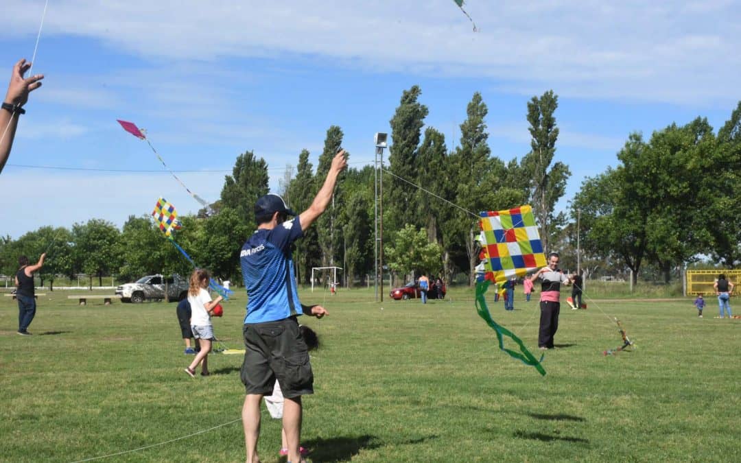 LA TERCERA FUE LA VENCIDA PARA LA BARRILETEADA SOLIDARIA POR EL DÍA DE LA FAMILIA
