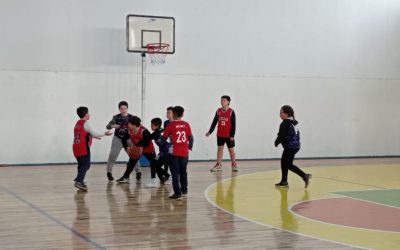 LOS CHICOS DE LA ESCUELA DE BÁSQUET DEL MUNICIPIO, EN SUS DISTINTAS CATEGORÍAS, PARTICIPARON DE UN ENCUENTRO DEPORTIVO