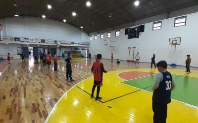 ESCUELA DE BÁSQUET MUNICIPAL: FUNCIONA EN EL GIMNASIO DE LA ESCUELA TÉCNICA CON MUY BUENA PARTICIPACIÓN DE CHICOS