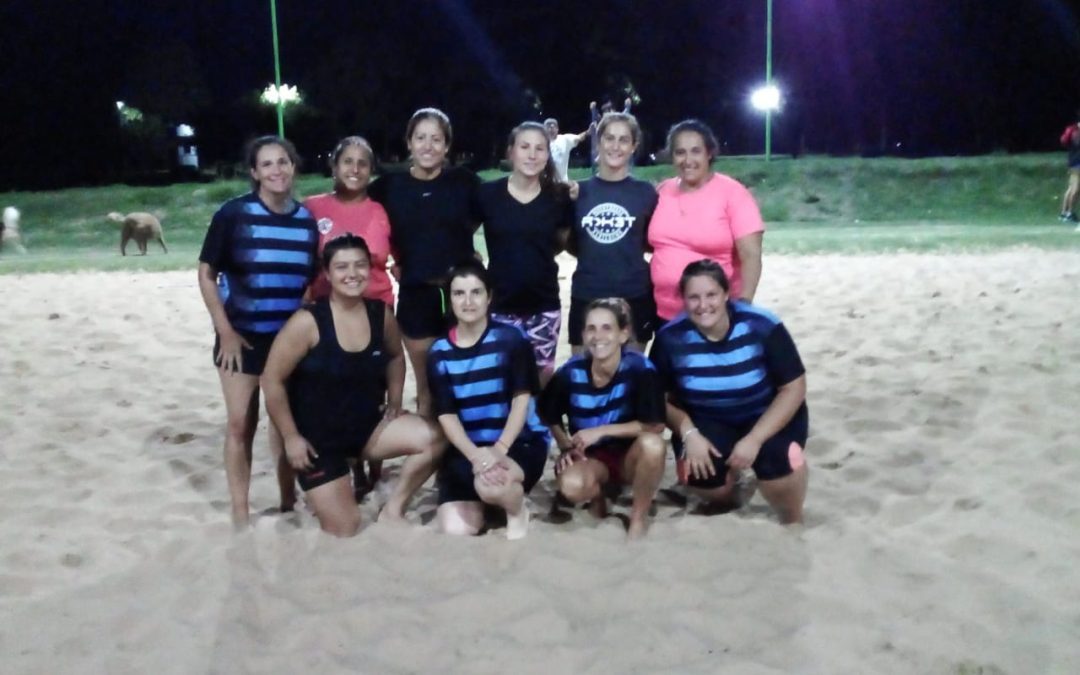 OLIMPÍADAS DEL REENCUENTRO Y LA JUVENTUD: SIGUE HOY (VIERNES) EL TORNEO DE HÁNDBOL BEACH FEMENINO TRAS LA SUSPENSIÓN DE ANOCHE