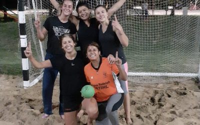 OLIMPÍADAS DEL REENCUENTRO Y LA JUVENTUD: LAS LECHUZAS SE CONSAGRARON CAMPEONAS DEL CERTAMEN DE BEACH HÁNDBOL FEMENINO