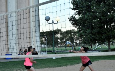 OLIMPÍADAS DEL REENCUENTRO Y LA JUVENTUD: BUEN ARRANQUE PARA EL BEACH VÓLEY FEMENINO EN EL POLIDEPORTIVO MUNICIPAL
