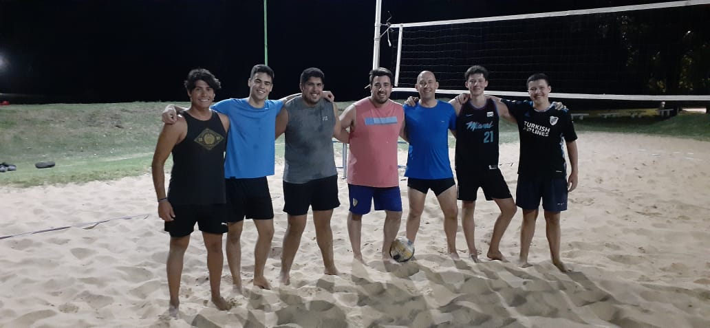 OLIMPÍADAS DEL REENCUENTRO Y LA JUVENTUD: TROTA MUNDO, OSVALDITOS Y CADENA DE FRÍO, LOS GANADORES DE LA 1º FECHA DE BEACH VÓLEY MASCULINO