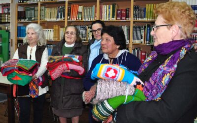 Se entregaron las mantas donadas por la Biblioteca