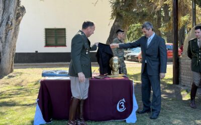 EL MUNICIPIO DE TRENQUE LAUQUEN PARTICIPÓ DEL BICENTENARIO DEL REGIMIENTO 3 DE CABALLERÍA EN ESQUEL Y ENTREGÓ UNA ESCULTURA DEL GENERAL CONRADO VILLEGAS