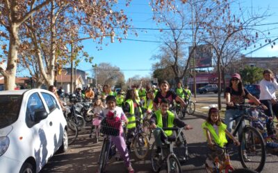 OTRO PASEO DIVERTIDO Y EN FAMILIA POR LAS CALLES DE LA CIUDAD PARA CONCIENTIZAR SOBRE LAS NORMAS DE TRÁNSITO