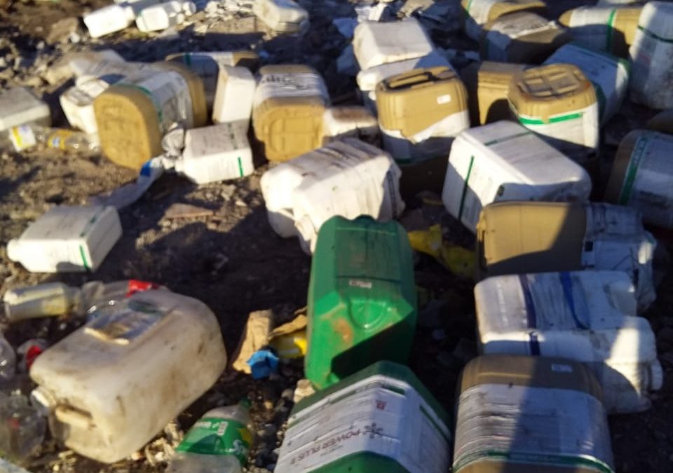 APARECIÓ TIRADO EN EL BASURAL UN LOTE DE BIDONES VACÍOS DE AGROQUÍMICOS Y  EL MUNICIPIO RADICARÁ UNA DENUNCIA EN FISCALÍA