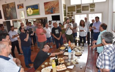 UNA PAUSA EN LA LABOR DIARIA: EL INTENDENTE RECOULAT Y LOS MEDIOS DE PRENSA COMPARTIERON HOY (JUEVES) EL TRADICIONAL BRINDIS DE FIN DE AÑO