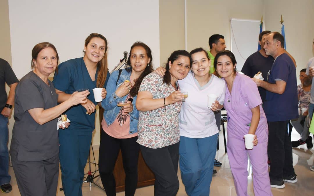 BRINDIS DE FIN DE AÑO EN EL HOSPITAL MUNICIPAL Y RECONOCIMIENTO A TRES EMPLEADAS